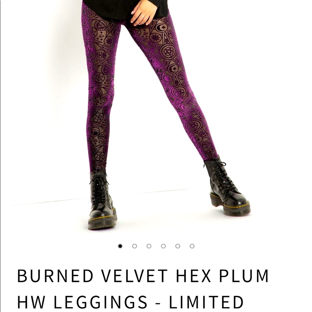 ISO looking for these in a large or extra large please reach out if u have them